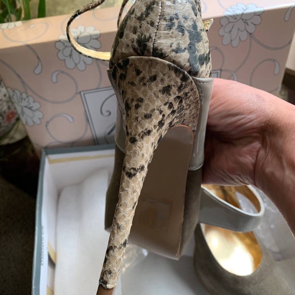 Nib Envy High Heels ( Double Platform) Closed Toes - image 6